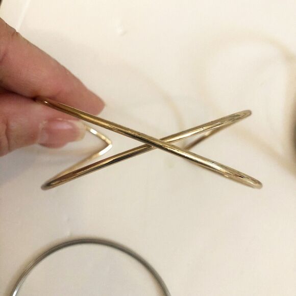 Bracelets Earrings Costume Jewelry LOT of 4 Goldtone Silvertone Unbranded Cuff - Picture 4 of 6